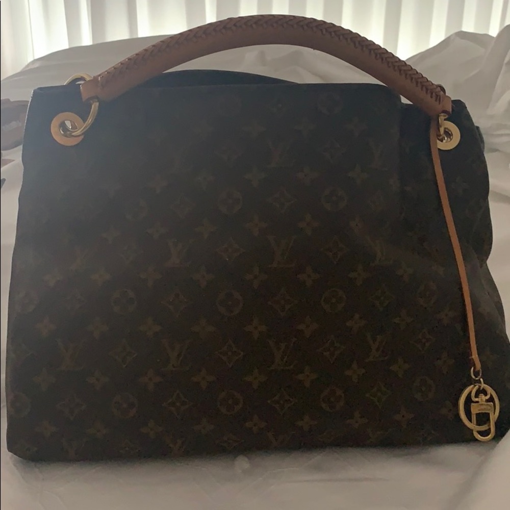Louis Vuitton artsy MM